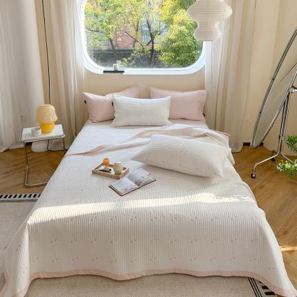 Bedcover bedcover cozy keselesaan elegan