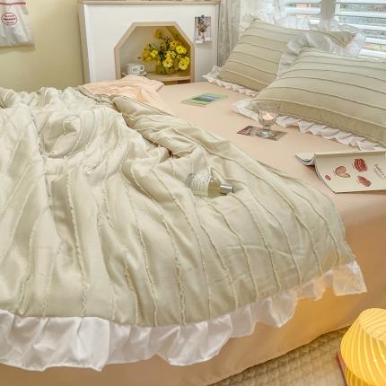 Tempat tidur tufter bergaya menetapkan lapisan lembut